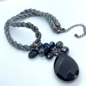 Mesh Twist & Black Glass Pendant Necklace